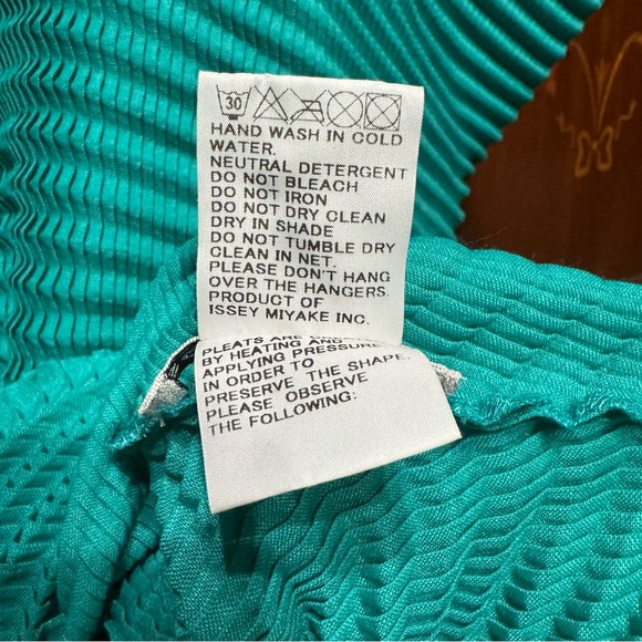 Issey Miyake Pleats Please colorful two tone cowl neck batwing top - Picture 5 of 6